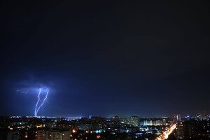 Двойная радуга, грозовые молнии и огненный закат: одесситы наблюдали удивительные явления