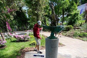 Вперед за новыми фото: в Греческом парке установили две скульптуры