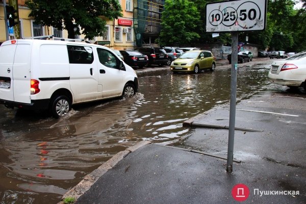 Гром, молнии и ливень: как на Одессу обрушилась непогода. Фоторепортаж