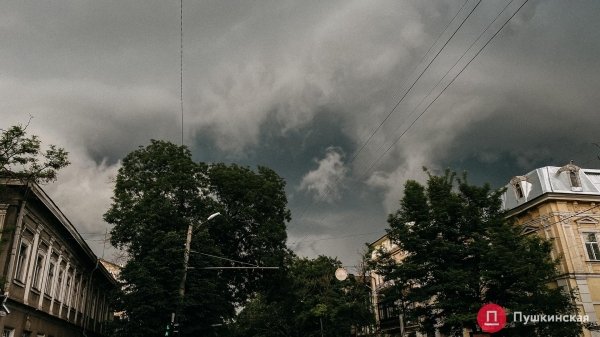 Гром, молнии и ливень: как на Одессу обрушилась непогода. Фоторепортаж