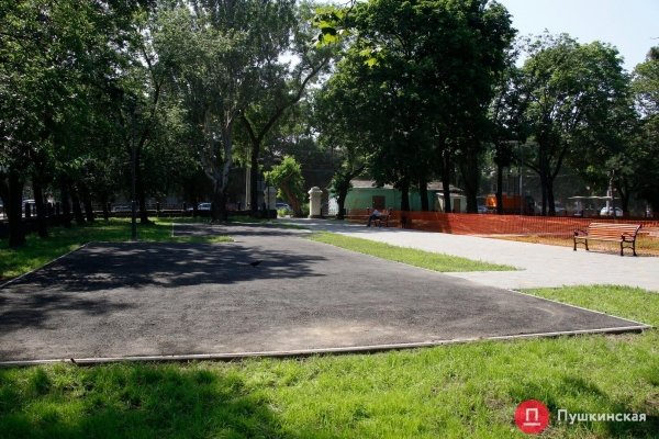 Аккуратно и просто, но ещё не конец: в Одессе официально открыли сквер за 45 миллионов. Фоторепортаж