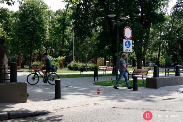 Аккуратно и просто, но ещё не конец: в Одессе официально открыли сквер за 45 миллионов. Фоторепортаж