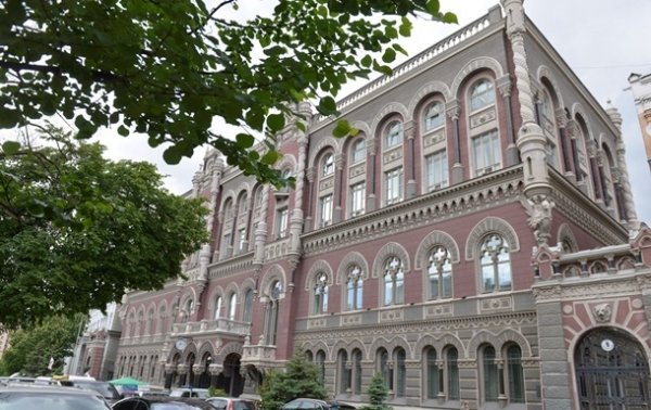 НБУ впервые за два месяца продал валюту