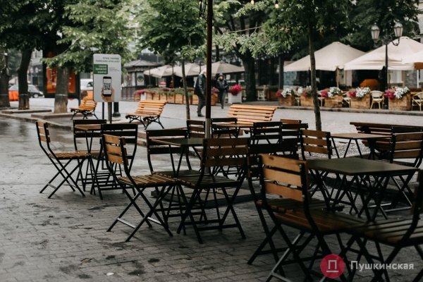 Дождь, ветер, холодрыга: как в Одессе стартовало лето. Фоторепортаж