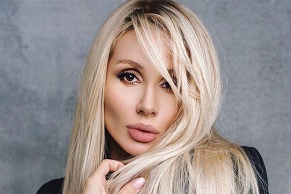 Лобода озадачила фанатов нарядом с накладными бедрами