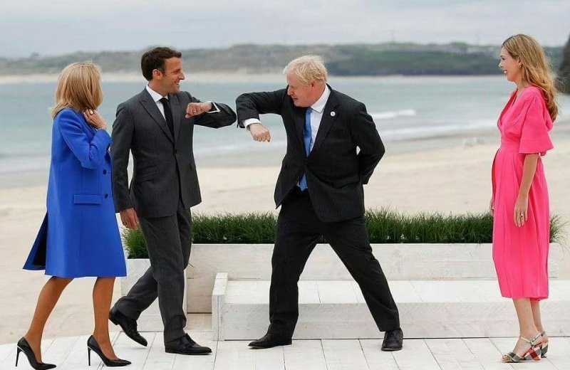 Саміт G7 почався з яскравої фотосесії на пляжі