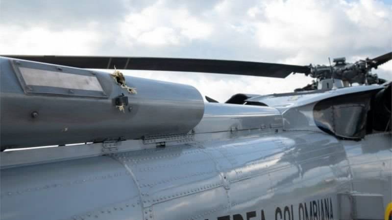 Терористи обстріляли гелікоптер з президентом Колумбії