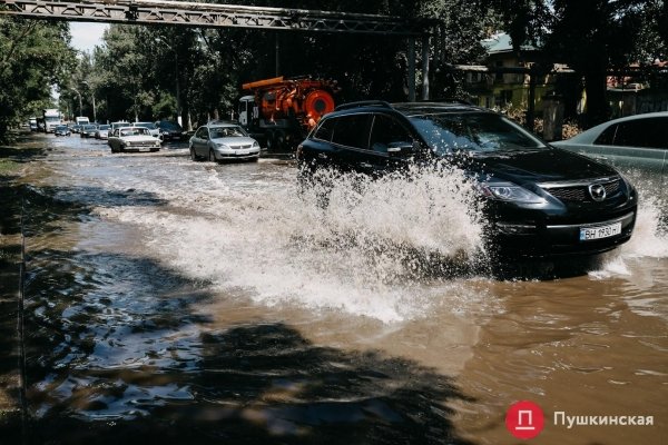Большая сушка и большая уборка: как Пересыпь приходит в себя после удара стихи. Фоторепортаж