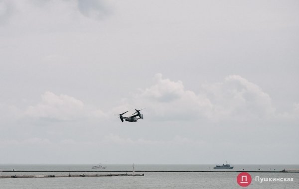 Полный порт «смертельной красоты», Зеленский и самолёты: как на Одесском морвокзале день ВМС отмечали