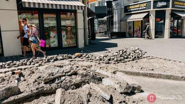 Закрытую Екатерининскую у «Привоза» таки намерены ремонтировать: когда откроют проезд. Фото