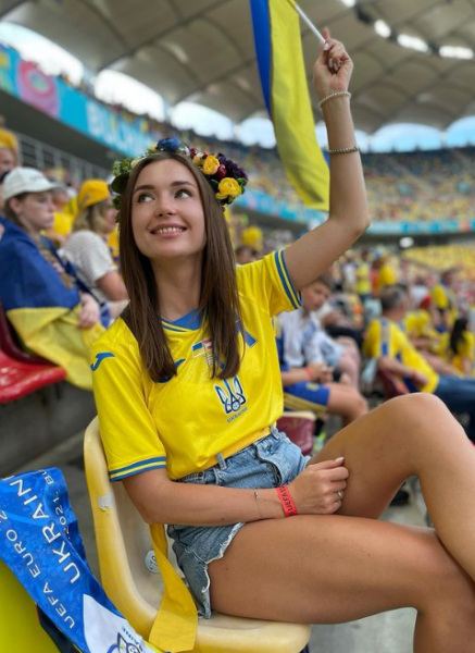«23 дитини вдома. А ми куди?»: дружини футболістів збірної України прорвалися в Рим на матч Євро-2020