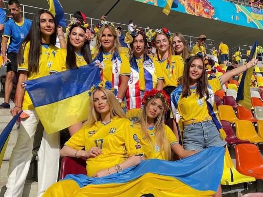 «23 дитини вдома. А ми куди?»: дружини футболістів збірної України прорвалися в Рим на матч Євро-2020