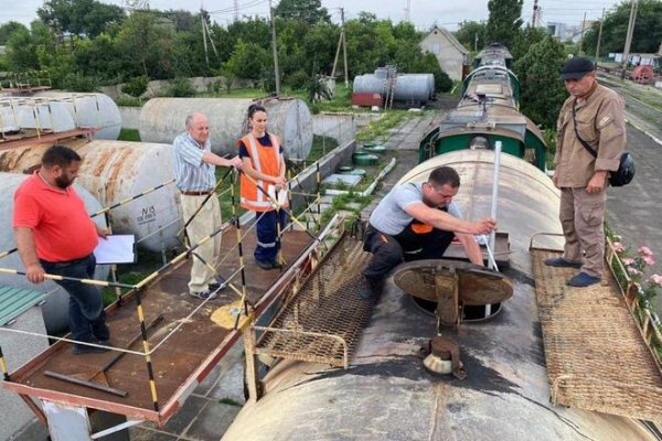 
                                                                        Заправляли топливом сломанные поезда: в Укрзализныце раскрыли схемы по воровству дизеля
                                                                                                                                                                                                                    
