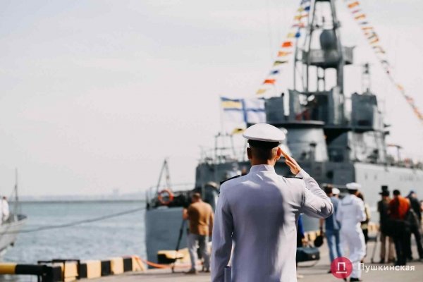 Полный порт «смертельной красоты», Зеленский и самолёты: как на Одесском морвокзале день ВМС отмечали