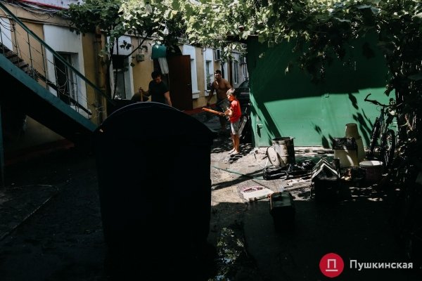 Большая сушка и большая уборка: как Пересыпь приходит в себя после удара стихи. Фоторепортаж