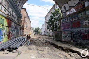 Ремонт насмарку: дождь разрушил дорогу в одесской "канаве"