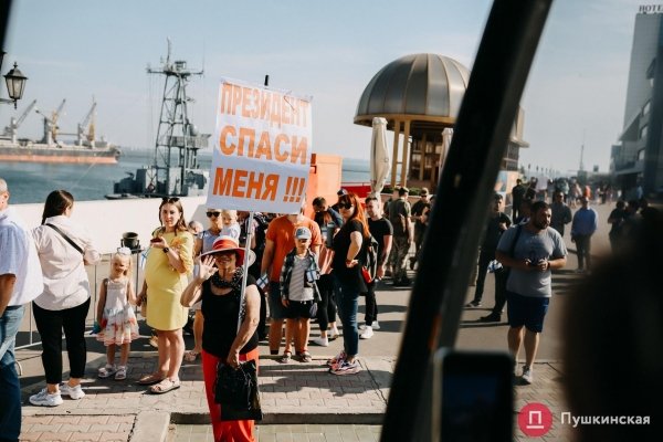 Полный порт «смертельной красоты», Зеленский и самолёты: как на Одесском морвокзале день ВМС отмечали