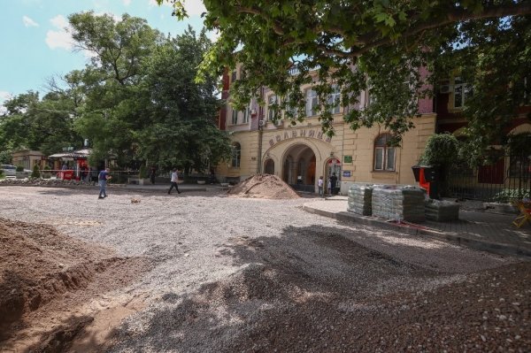 Больница на Слободке стала больше на два этажа — ремонтники откопали там подвал 