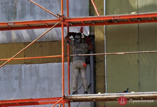 Стройка за 140 миллионов: что делают на территории 33-й школы в Одессе и когда наконец-то закончат. Фото