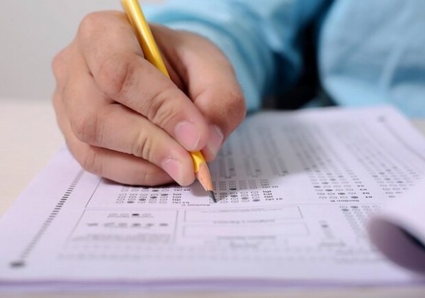 Не доучились: почти 20% выпускников не смогли сдать ВНО по истории Украины