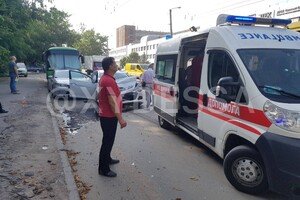 Два похожих ДТП: в Одессе водителям троллейбуса и маршрутки стало плохо за рулем