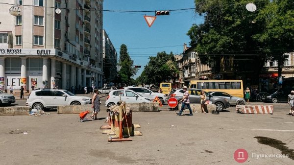 Закрытую Екатерининскую у «Привоза» таки намерены ремонтировать: когда откроют проезд. Фото