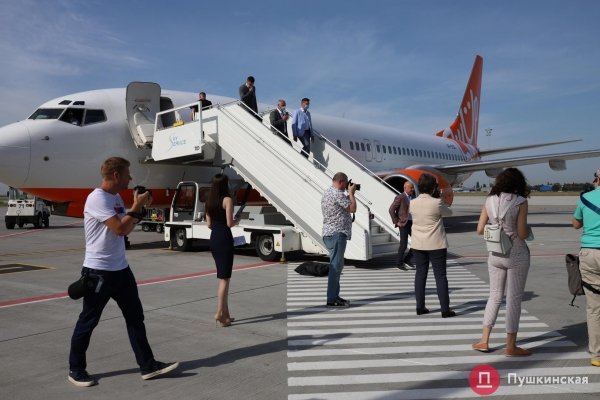 На новую ВПП одесского аэропорта официально сел первый самолёт: как это было. Фото