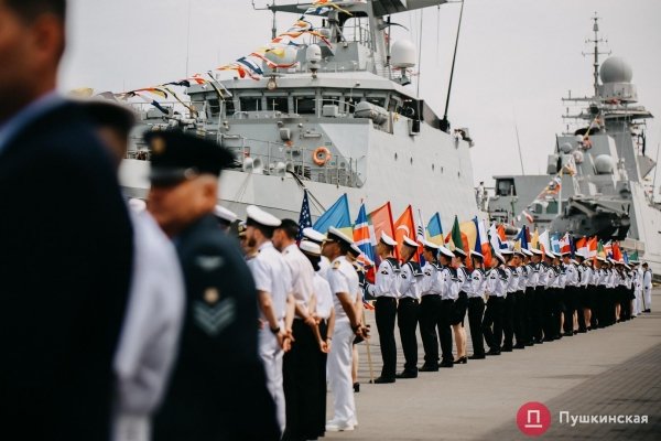 Полный порт «смертельной красоты», Зеленский и самолёты: как на Одесском морвокзале день ВМС отмечали