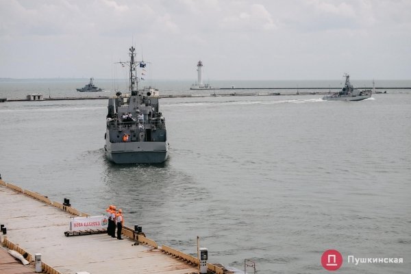 Полный порт «смертельной красоты», Зеленский и самолёты: как на Одесском морвокзале день ВМС отмечали