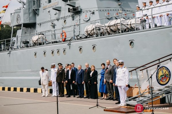 Полный порт «смертельной красоты», Зеленский и самолёты: как на Одесском морвокзале день ВМС отмечали