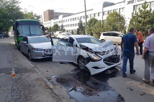 Два похожих ДТП: в Одессе водителям троллейбуса и маршрутки стало плохо за рулем