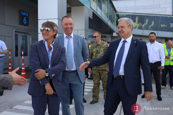 Первая посадка, первый взлет: как в одесском аэропорту открывали новую взлетку. Фоторепортаж
