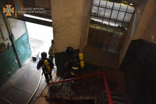На одесском заводе «Стальканат» тушили пожар