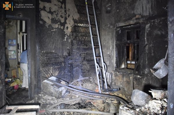 В центре Одессы произошел пожар в 3-этажке: эвакуировали 10 человек. Фото