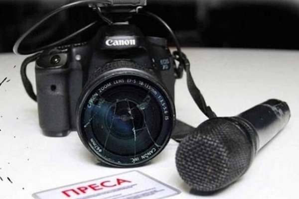 
                                                                        В Днепре Филатов сводит счеты с политическими оппонентами: на глазах полиции жестоко избили журналистов
                                                                                                                                                                                                                    