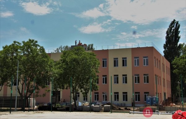 Стройка за 140 миллионов: что делают на территории 33-й школы в Одессе и когда наконец-то закончат. Фото