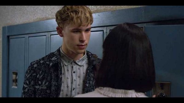Актер сериала «13 причин почему» заявил, что является трансженщиной