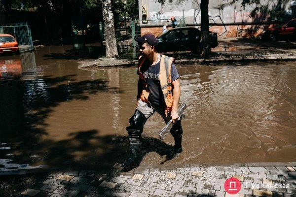 Большая сушка и большая уборка: как Пересыпь приходит в себя после удара стихи. Фоторепортаж