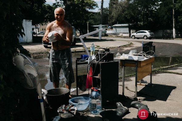 Большая сушка и большая уборка: как Пересыпь приходит в себя после удара стихи. Фоторепортаж