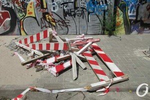 Ремонт насмарку: дождь разрушил дорогу в одесской "канаве"