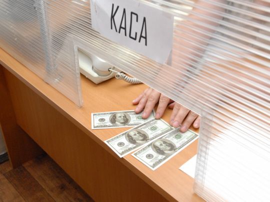 Долар після вихідних подешевшав відразу на 15 копійок