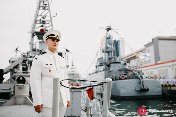 Полный порт «смертельной красоты», Зеленский и самолёты: как на Одесском морвокзале день ВМС отмечали