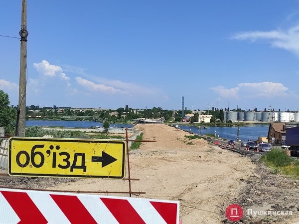 Все на море: трасса Одесса — Черноморск не справилась с количеством авто и замерла в пробке. Фото