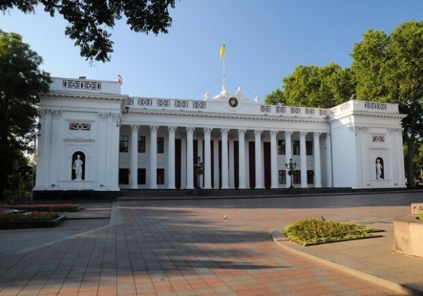 Под конец рабочего дня: в Одессе "заминировали" горсовет (обновлено)