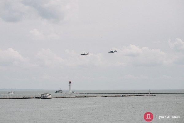Полный порт «смертельной красоты», Зеленский и самолёты: как на Одесском морвокзале день ВМС отмечали