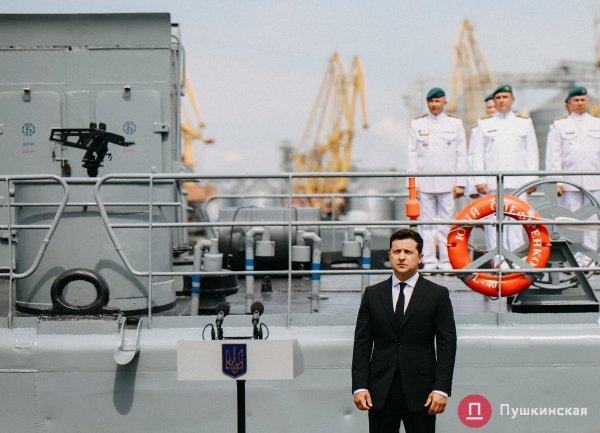 Полный порт «смертельной красоты», Зеленский и самолёты: как на Одесском морвокзале день ВМС отмечали