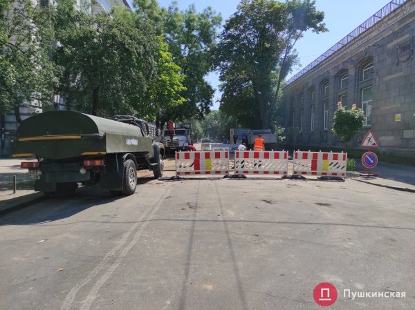 Мегапровал на Пироговской: в «Инфоксе» рассказали, почему появилась яма и когда ее ликвидируют