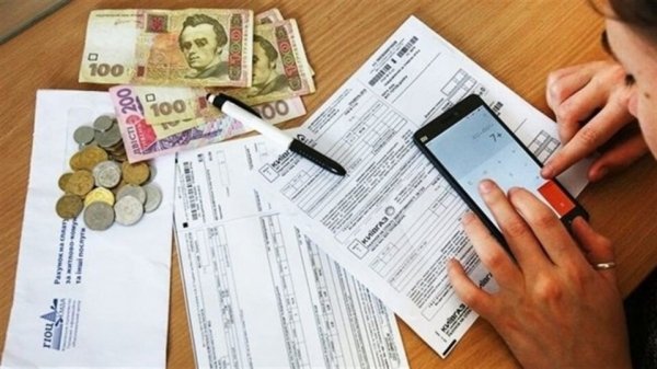 Юристы объяснили, как банки будут снимать со счетов украинцев долги по коммуналке