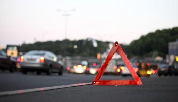 На трассе Киев-Одесса столкнулись пассажирский автобус и зерновоз: есть жертва