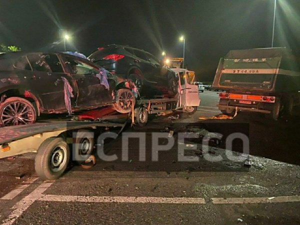 Под Киевом ночью столкнулись два грузовика
